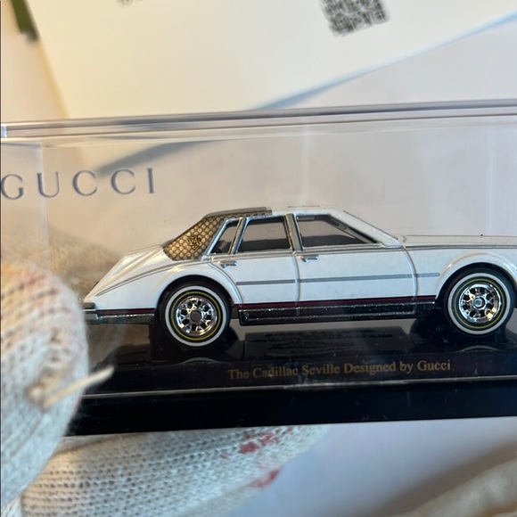 🙌 NWT Gucci x Hot Wheels Cadillac Seville Die-Cast Model Collectible - Picture 5 of 15